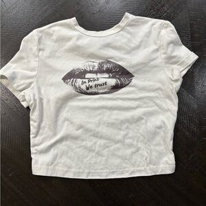 SHEIN Cream Crop Top with Lip Print